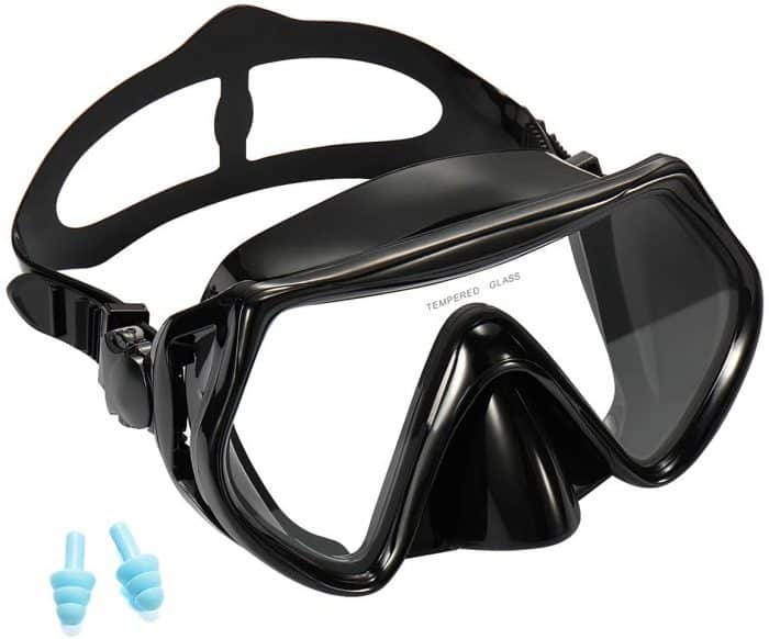 Can You Go Scuba Diving With Glasses? - Divingpicks.com